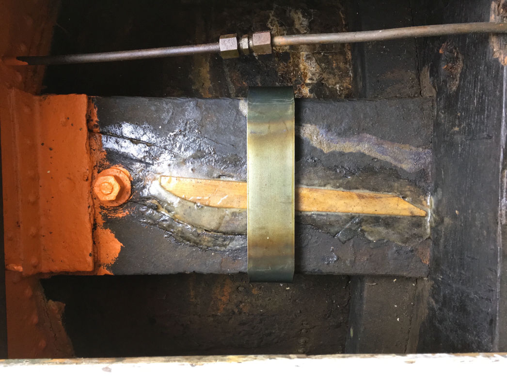 PASSAT I - instandgesetzter Balken mit 10 mm dickem U-Profil Stahl verstärkt