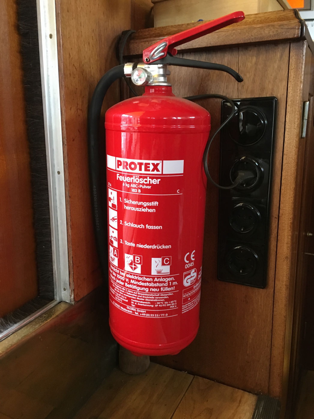 PASSAT I - Feuerlöscher Salon