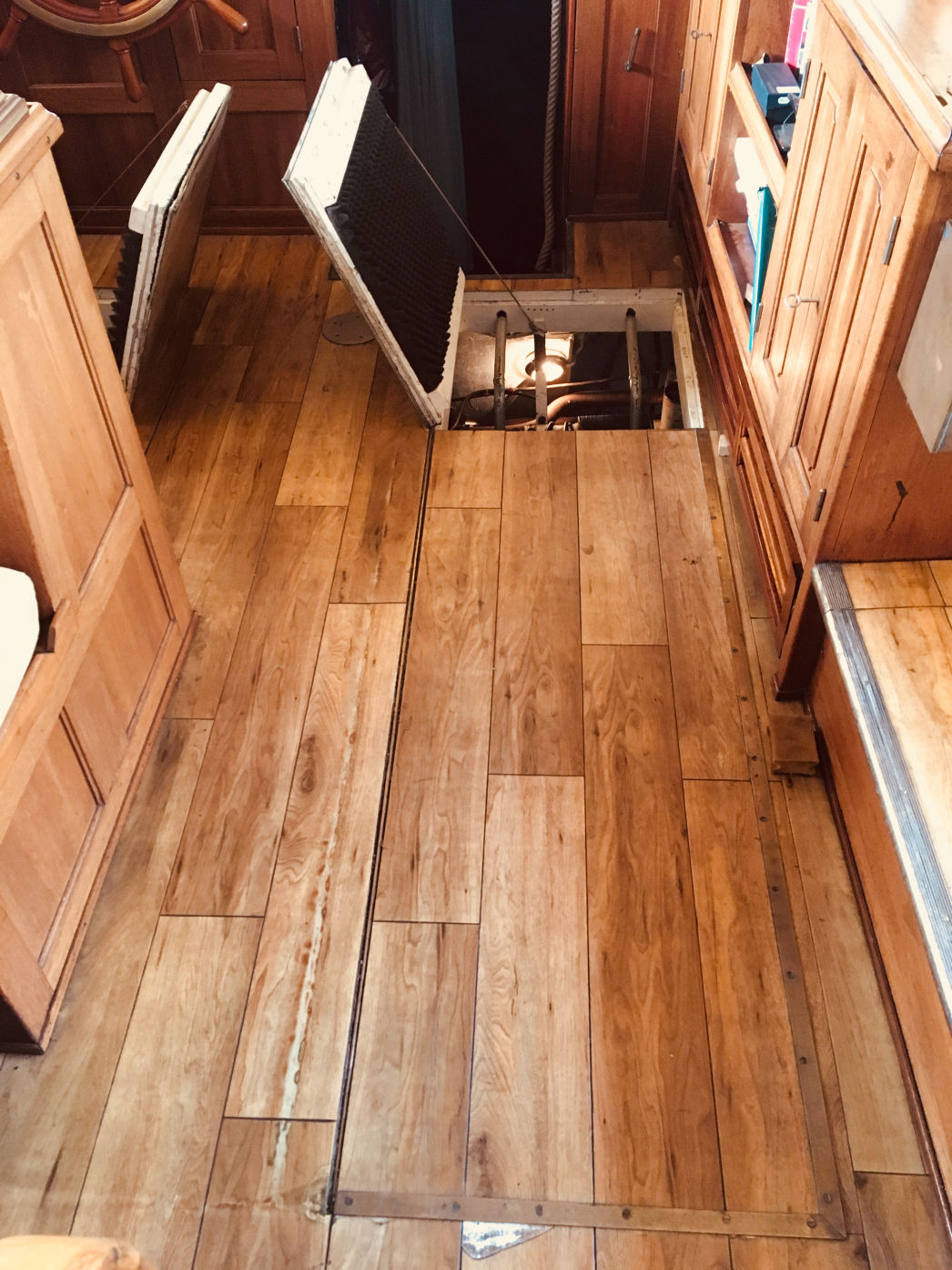 PASSAT I - Bodenluken zum Motorraum, Stb.