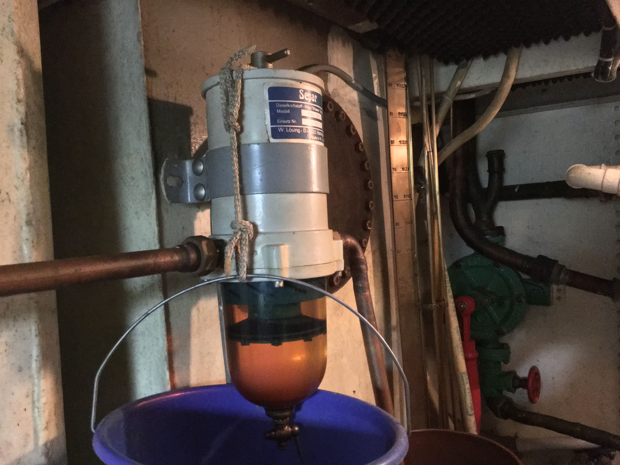 PASSAT I - Maschienenraum, Dieselkraftstoff Filter/Wasser-Separator an Bb.